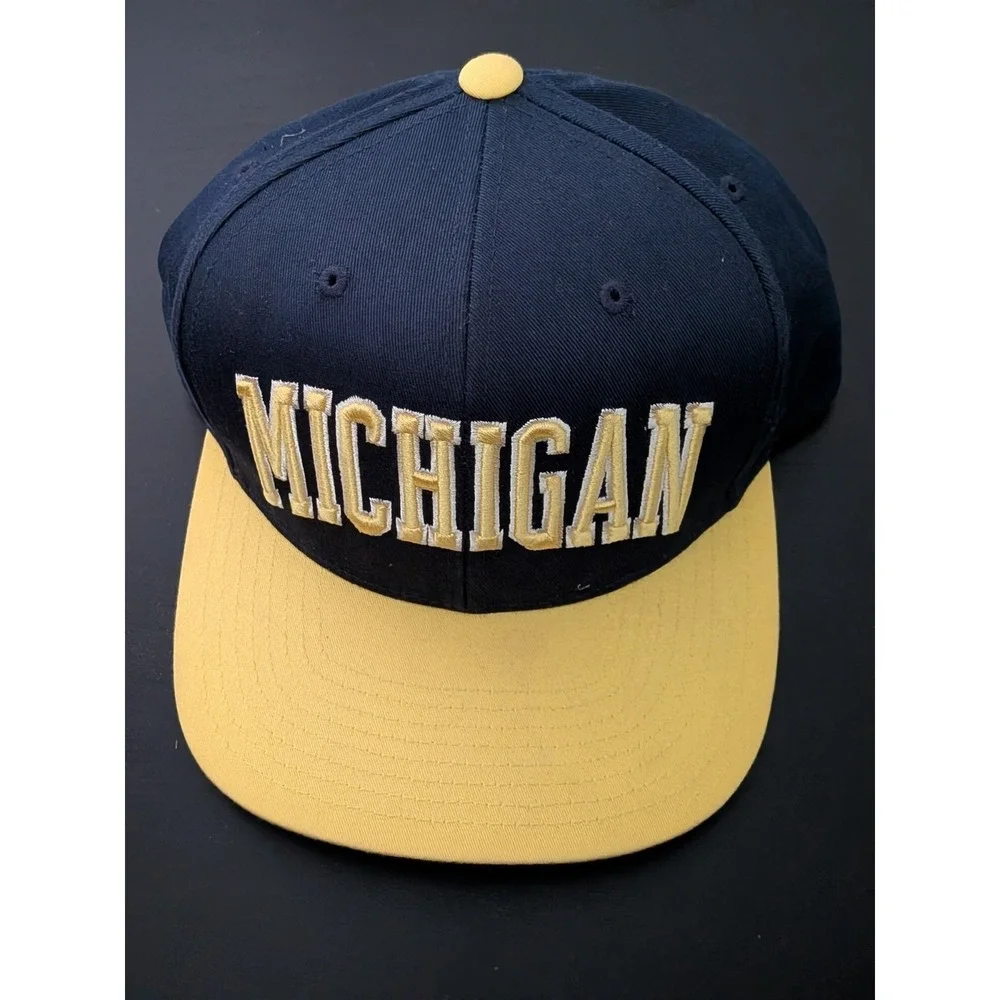 Vintage Adidas MICHIGAN WOLVERINES Blue & Yellow SnapBack Hat College Vault OSFM